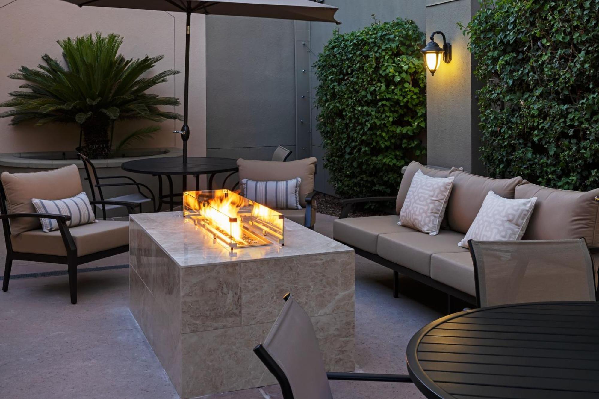 מלון Courtyard By Marriott בולדווין פארק מראה חיצוני תמונה