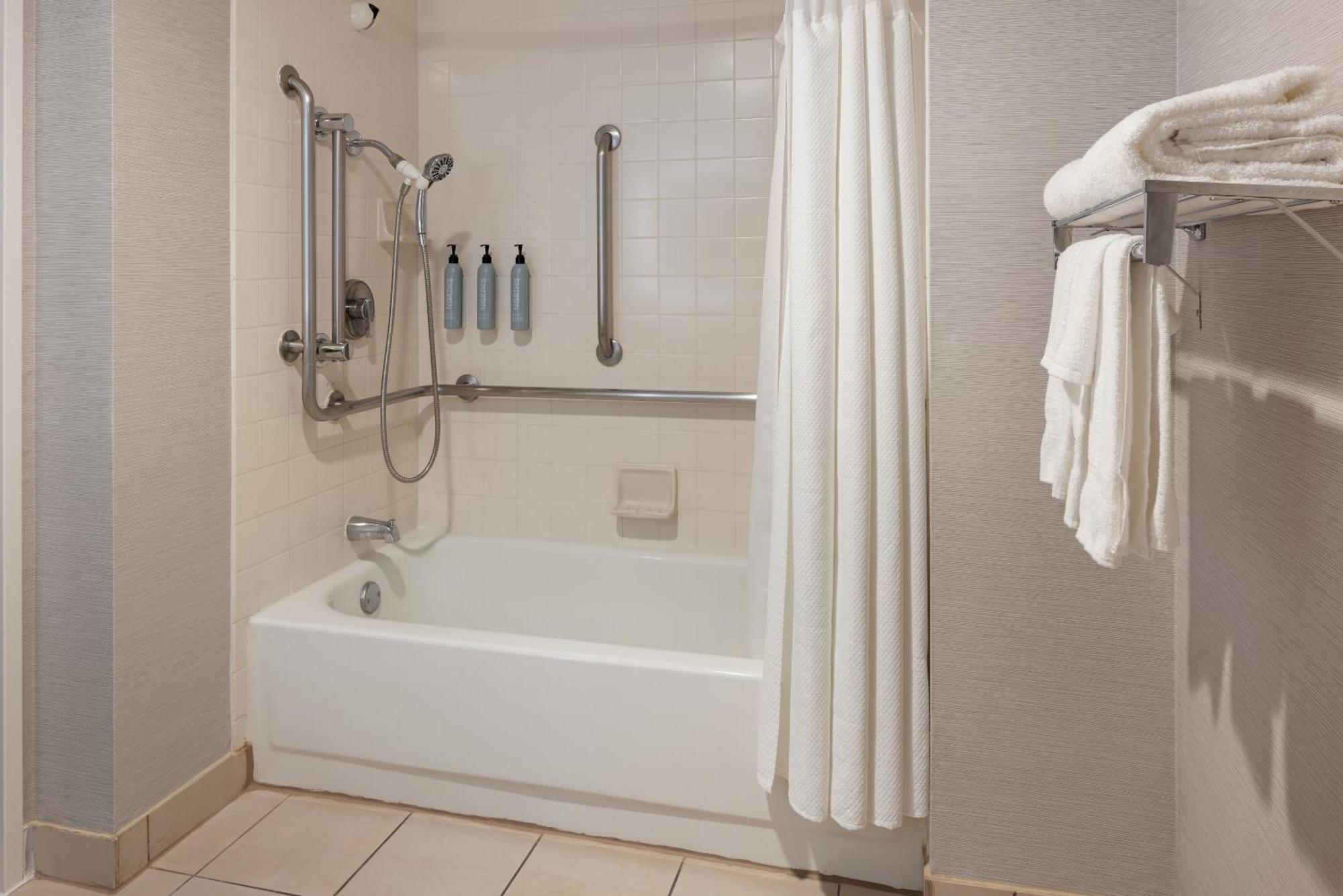 מלון Courtyard By Marriott בולדווין פארק מראה חיצוני תמונה