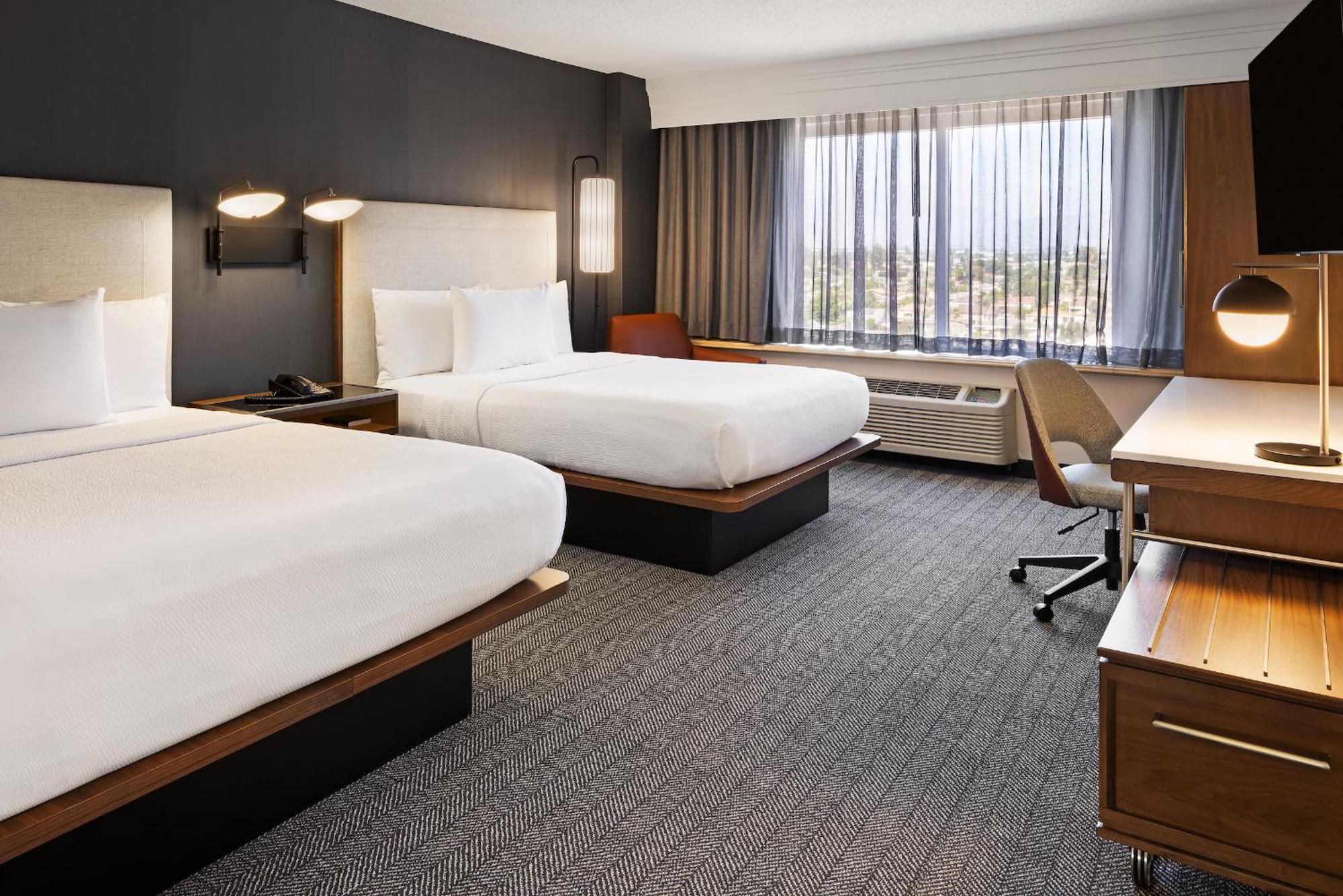 מלון Courtyard By Marriott בולדווין פארק מראה חיצוני תמונה