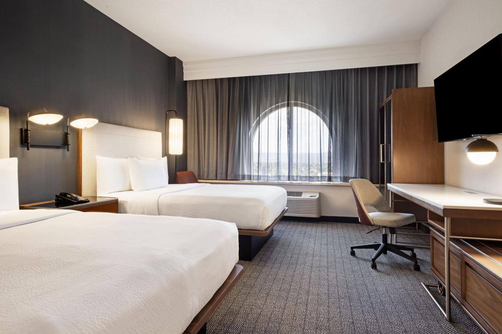 מלון Courtyard By Marriott בולדווין פארק מראה חיצוני תמונה