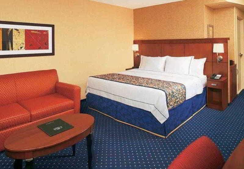 מלון Courtyard By Marriott בולדווין פארק מראה חיצוני תמונה